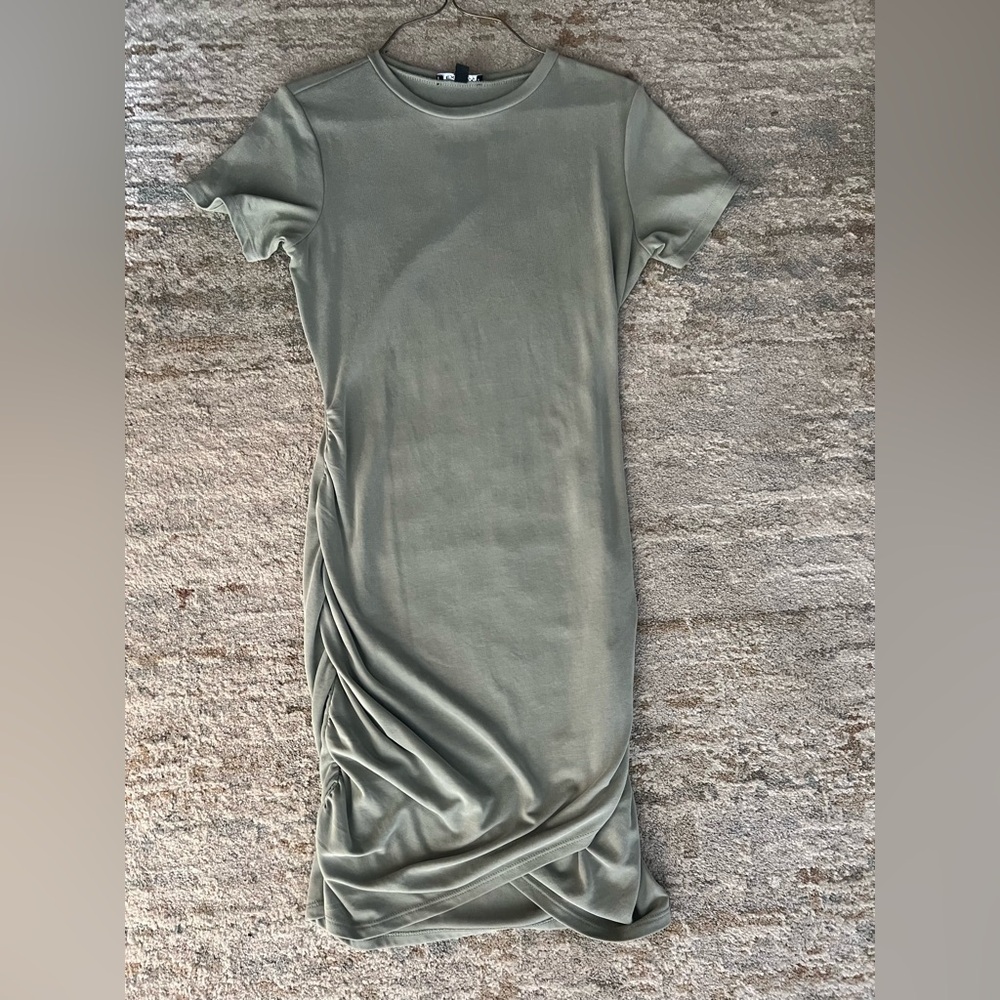 Express Sage Green Short Sleeve Ruched Midi Dress